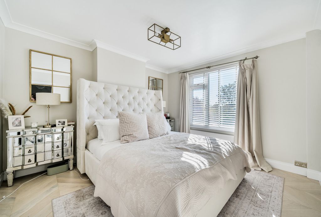 Property photo 3 of 19 1358421-25-68d5B5...