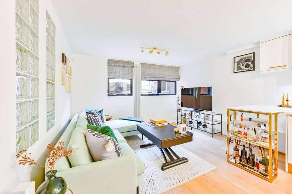 Property photo 3 of 24