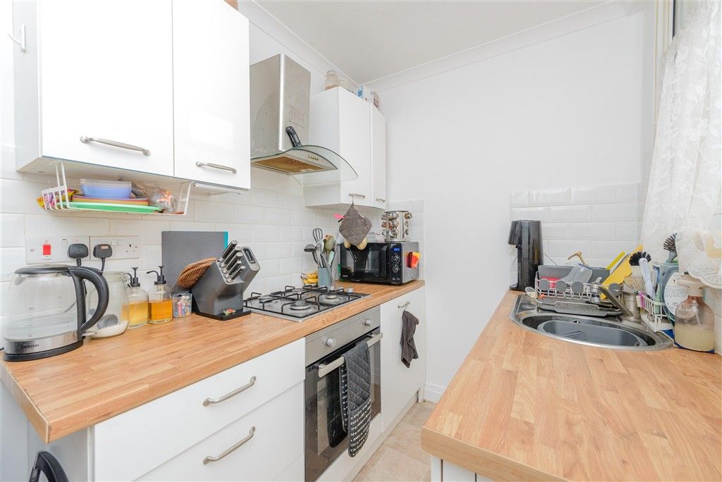 Property photo 3 of 9 Kitchen