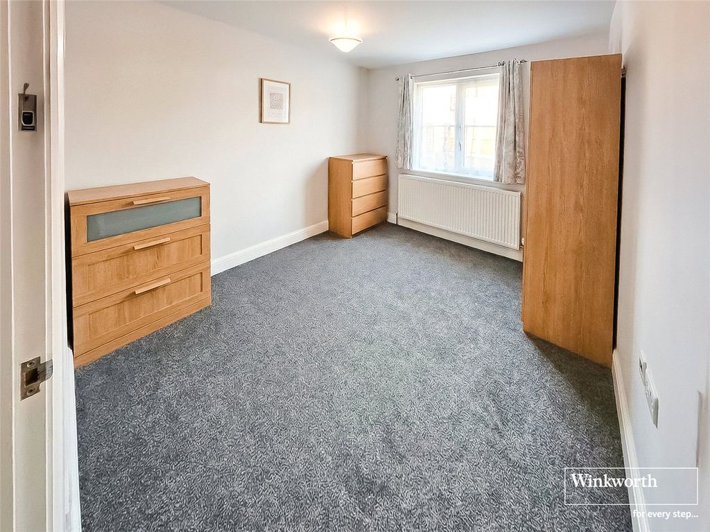 Property photo 2 of 5 Bed 1