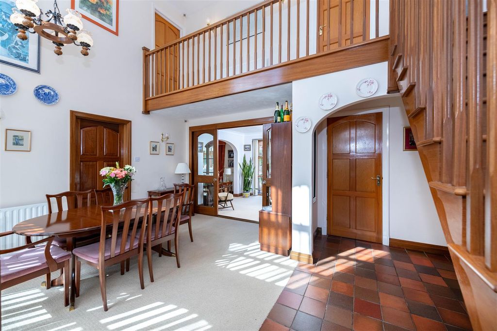 Property photo 2 of 27 Hall.Jpg