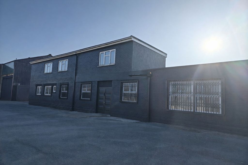 Property photo 1 of 3