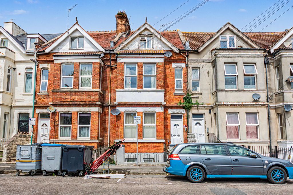 Property photo 1 of 24 25 Windsor Road, Bournemouth, Bh5 1DT