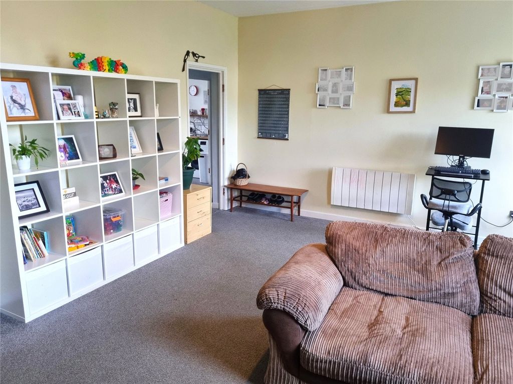 Property photo 3 of 17 Picture No. 11