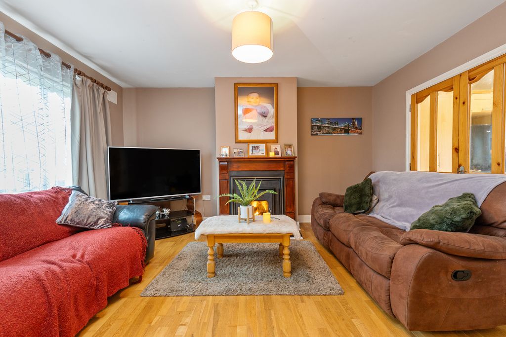 Property photo 3 of 25