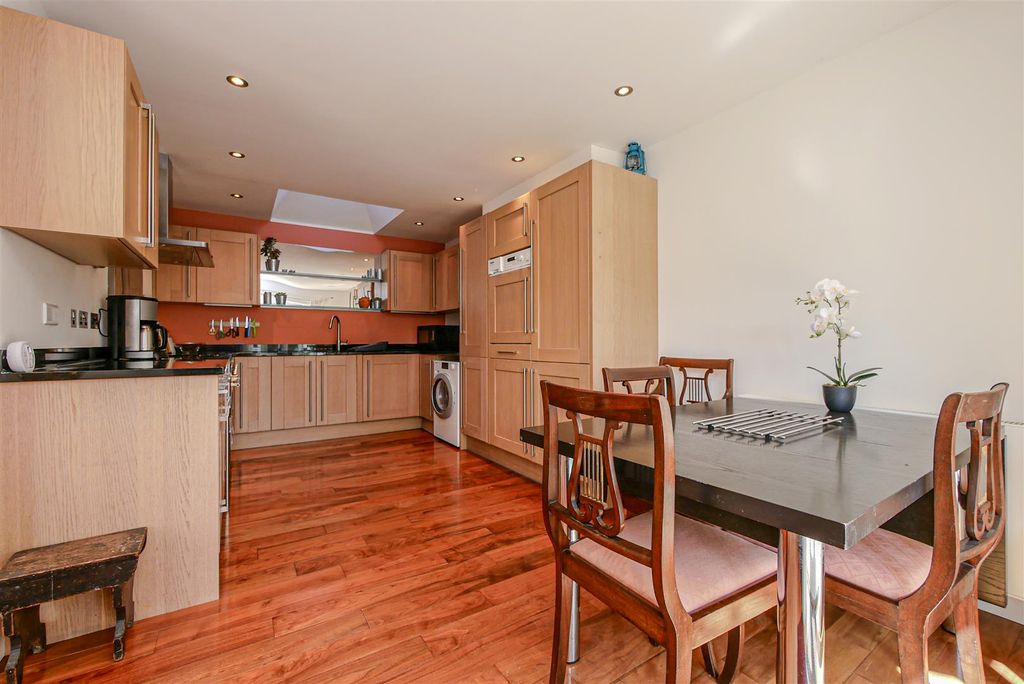 Property photo 3 of 18 Kitchen/Diner