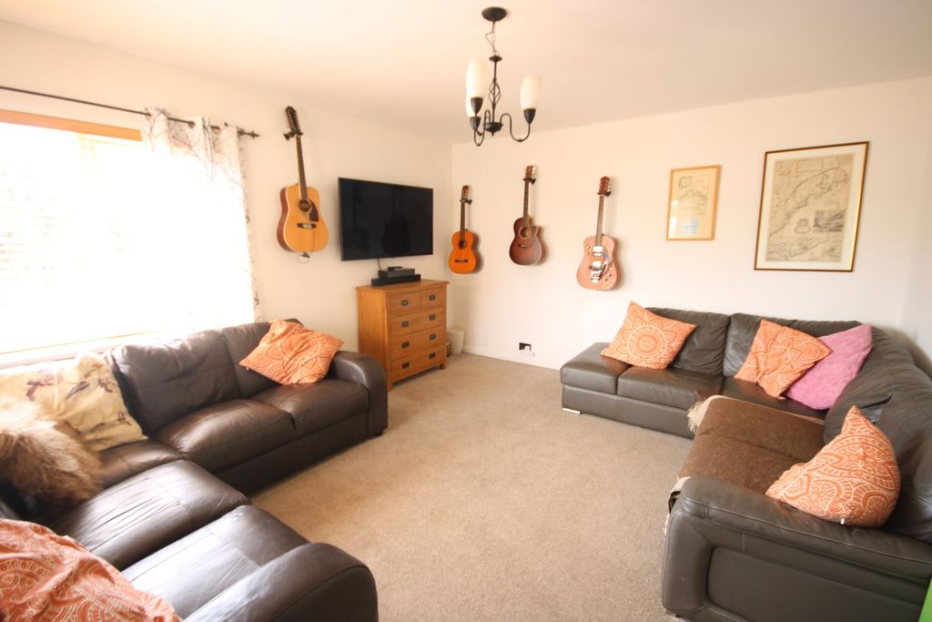 Property photo 2 of 31