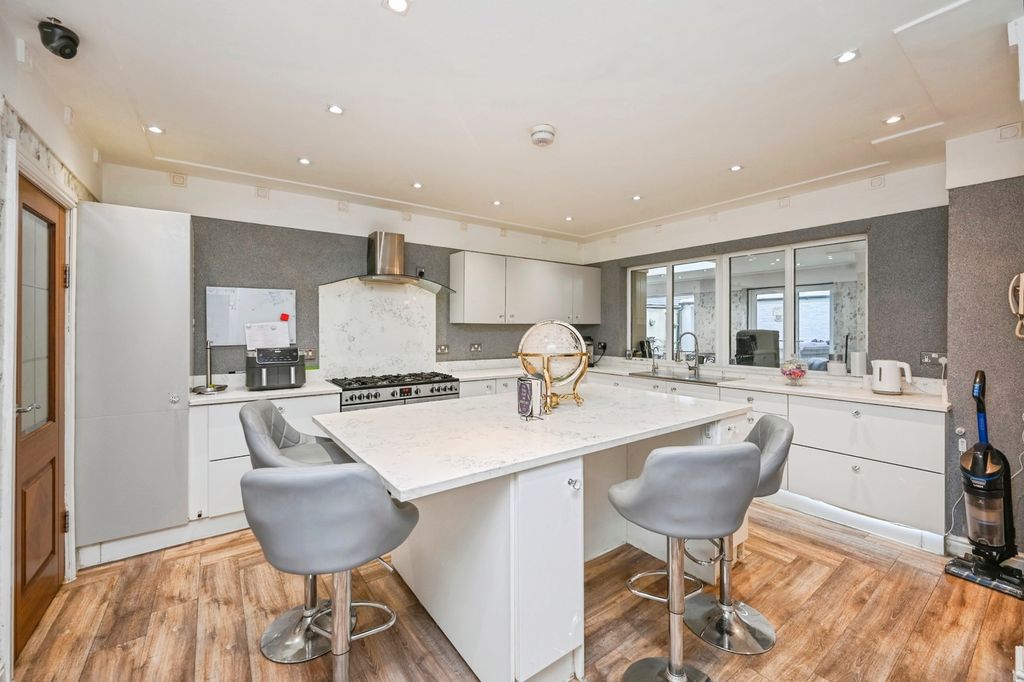 Property photo 2 of 29 Pbox-Img.Jpg
