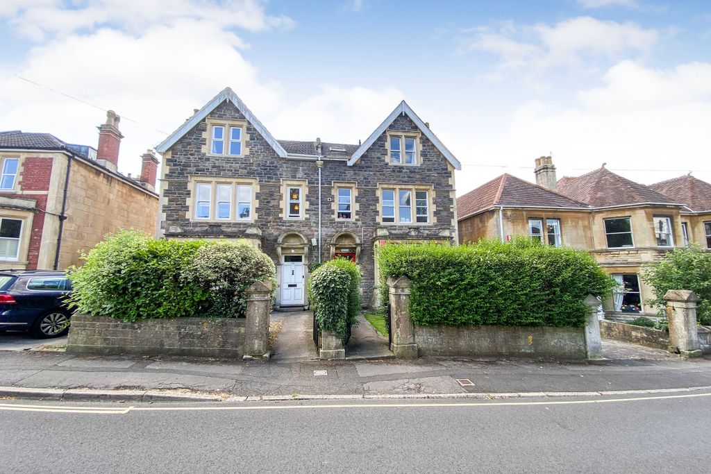 Property photo 1 of 10 1