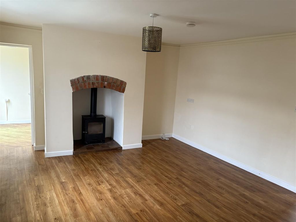 Property photo 3 of 17 Lounge..Jpg