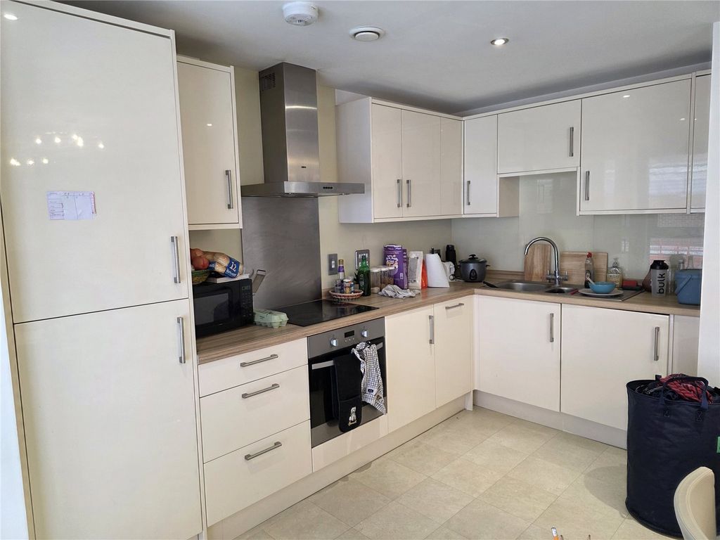 Property photo 2 of 7 Kitchen