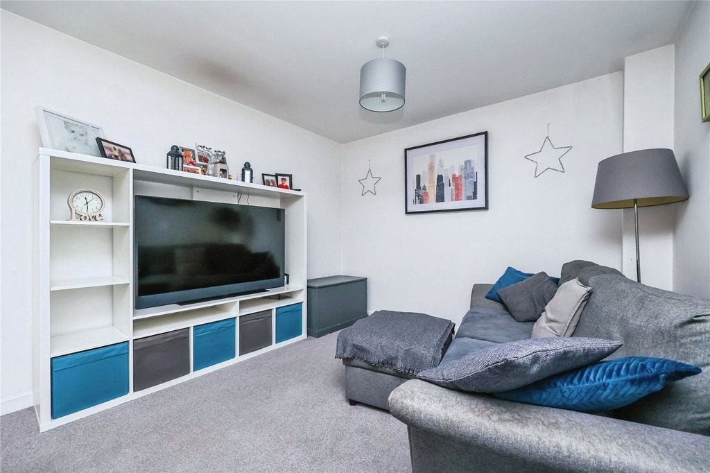 Property photo 3 of 17 Picture No. 12