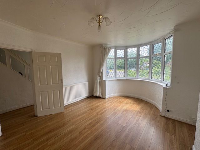 Property photo 3 of 11 Living Room