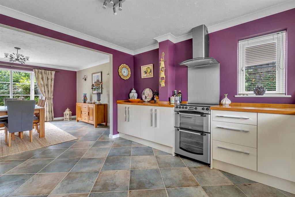 Property photo 3 of 28 Kitchen