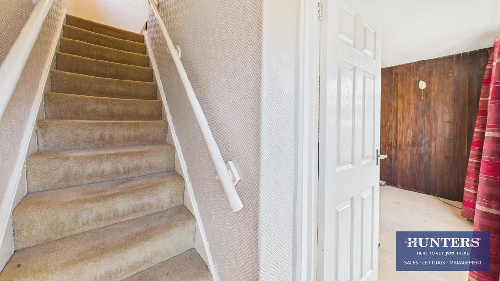 Property photo 2 of 15 Hallway