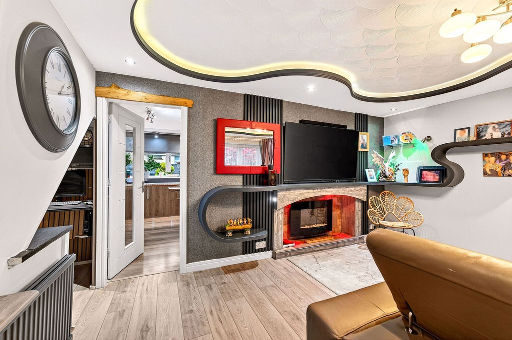 Property photo 3 of 47 Lounge