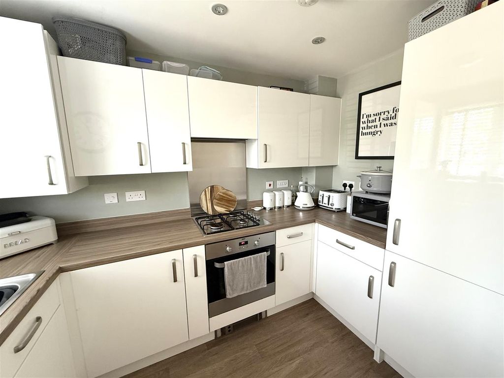 Property photo 2 of 12 Kitchen