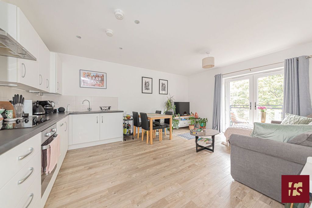 Property photo 3 of 11