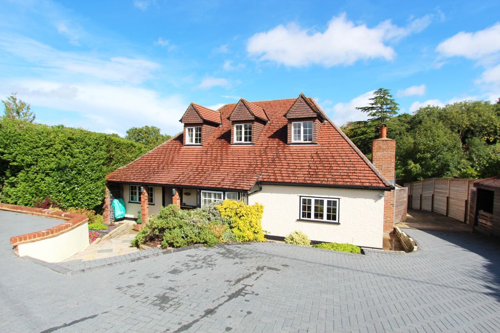 Property photo 2 of 36 Driveway And Side Access