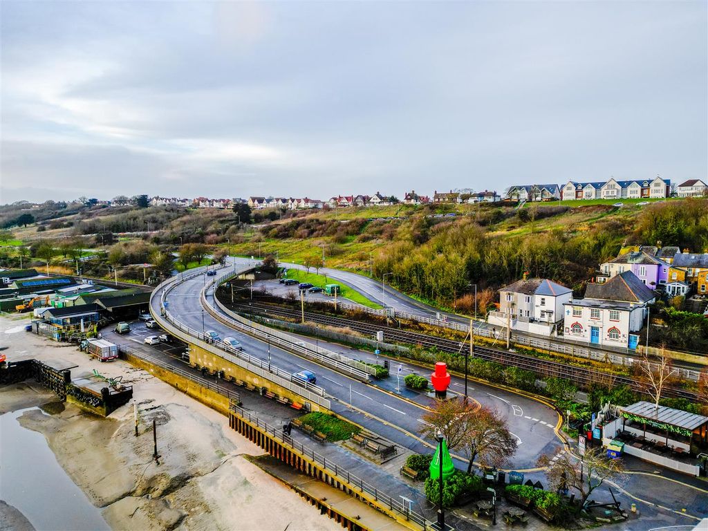 Property photo 2 of 24