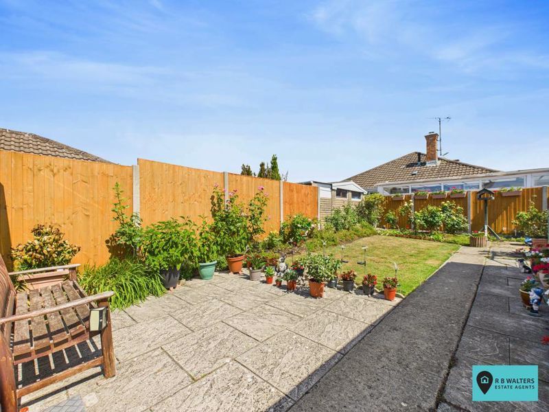 Property photo 3 of 12 Garden