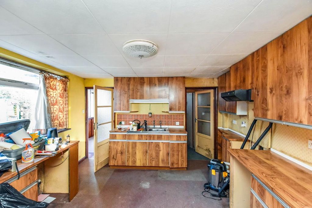 Property photo 3 of 19 Ph16_6373896.Jpg