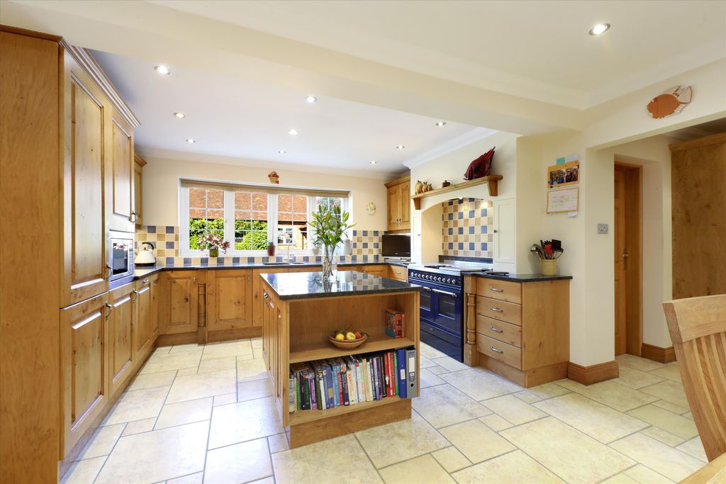Property photo 2 of 40 Image