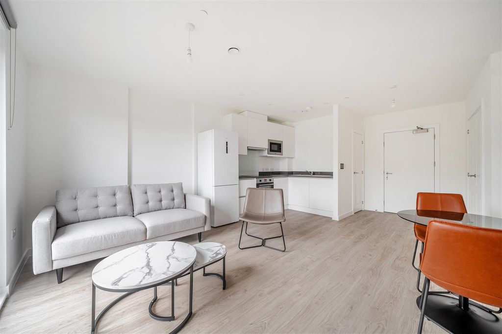 Property photo 3 of 12 1300995-10-68415Ebf58E75.Jpg