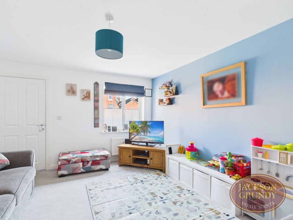 Property photo 3 of 18 Ashton Way