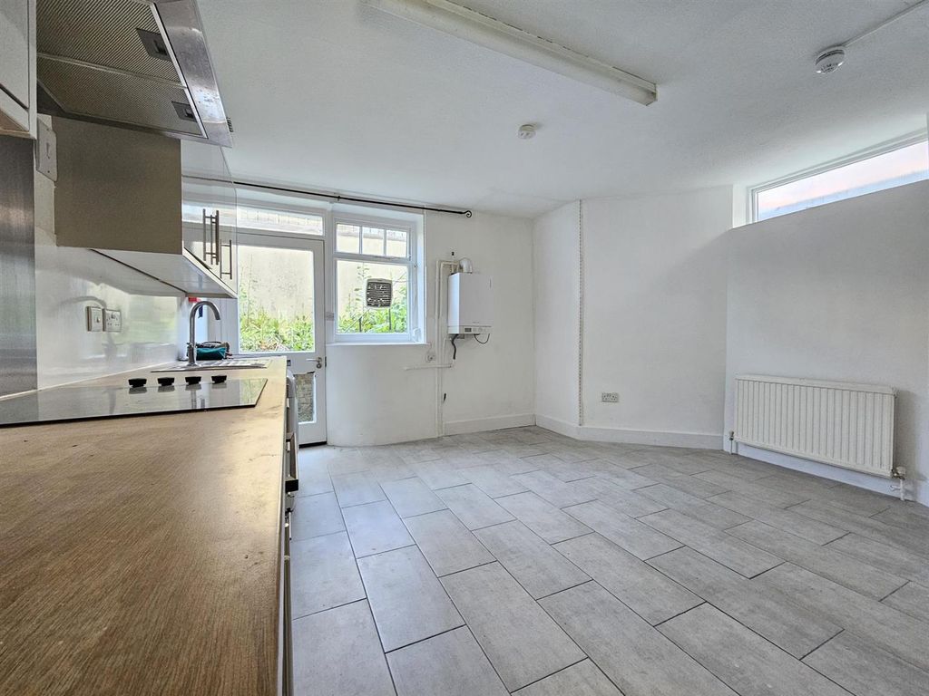 Property photo 3 of 7 1000006283.Jpg