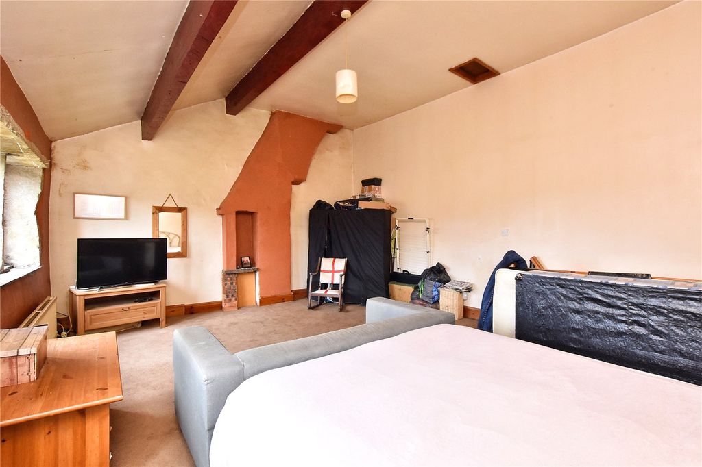 Property photo 3 of 9 Master Bedroom