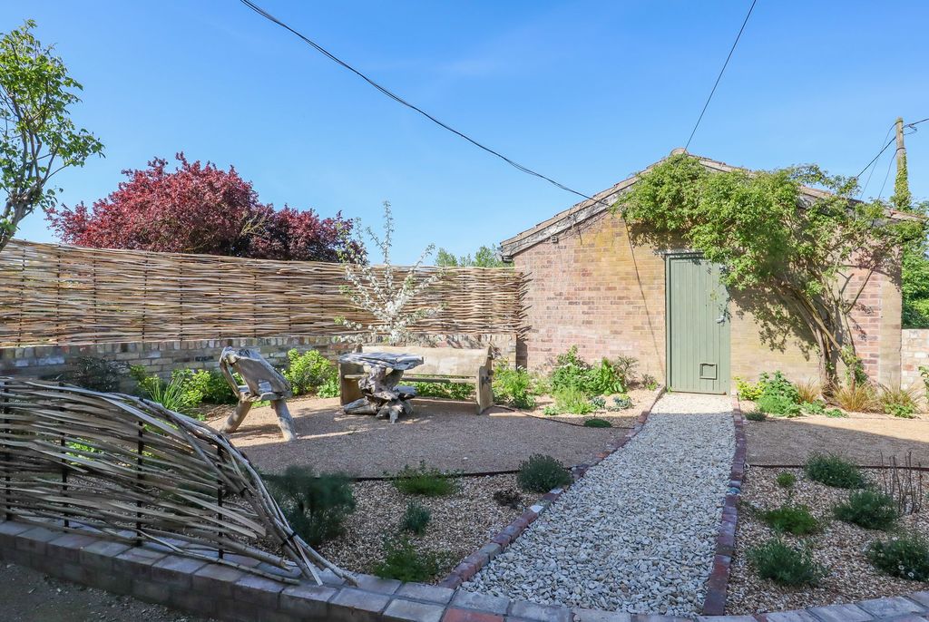 Property photo 2 of 47