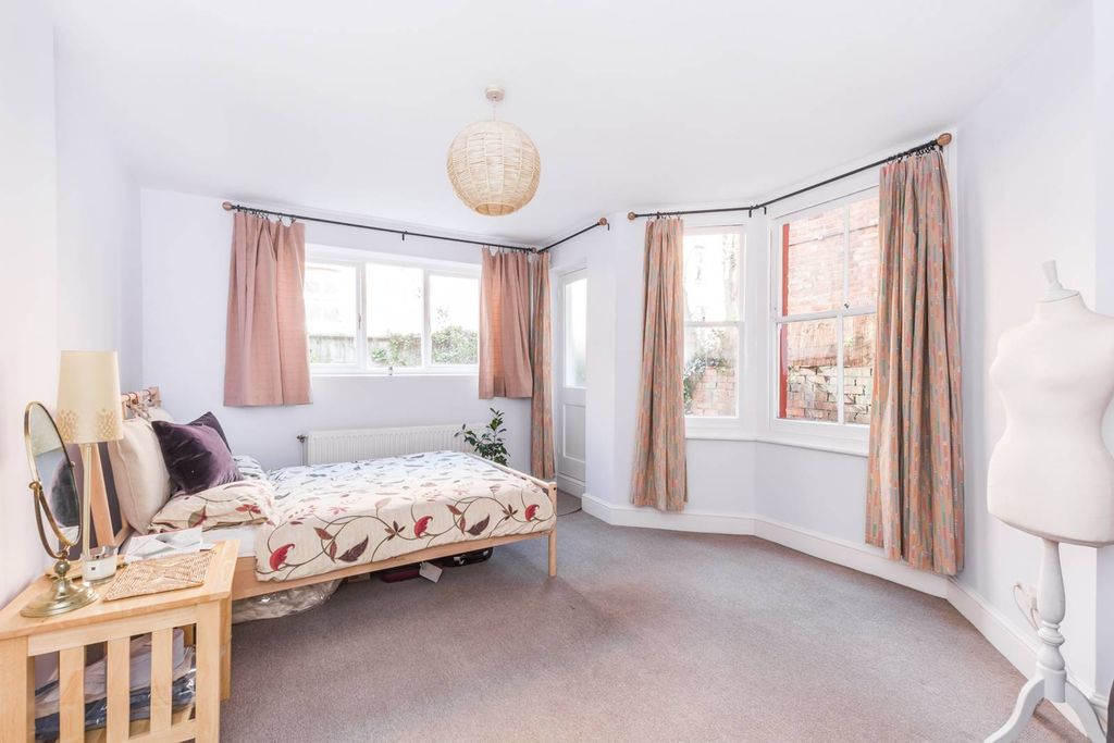 Property photo 1 of 8