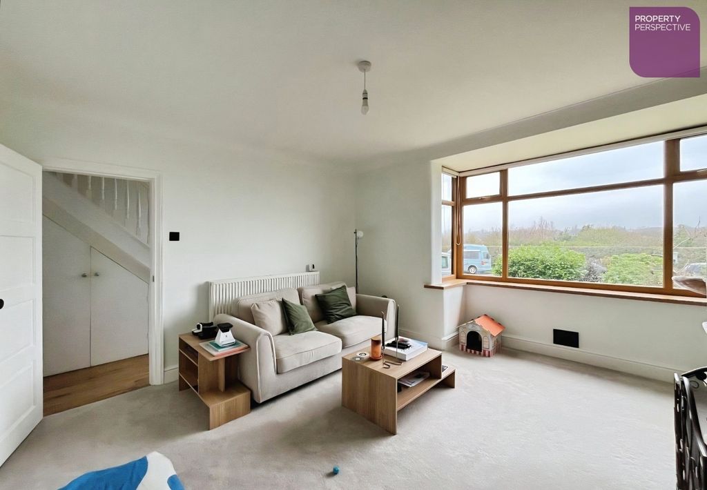 Property photo 3 of 12 Lounge