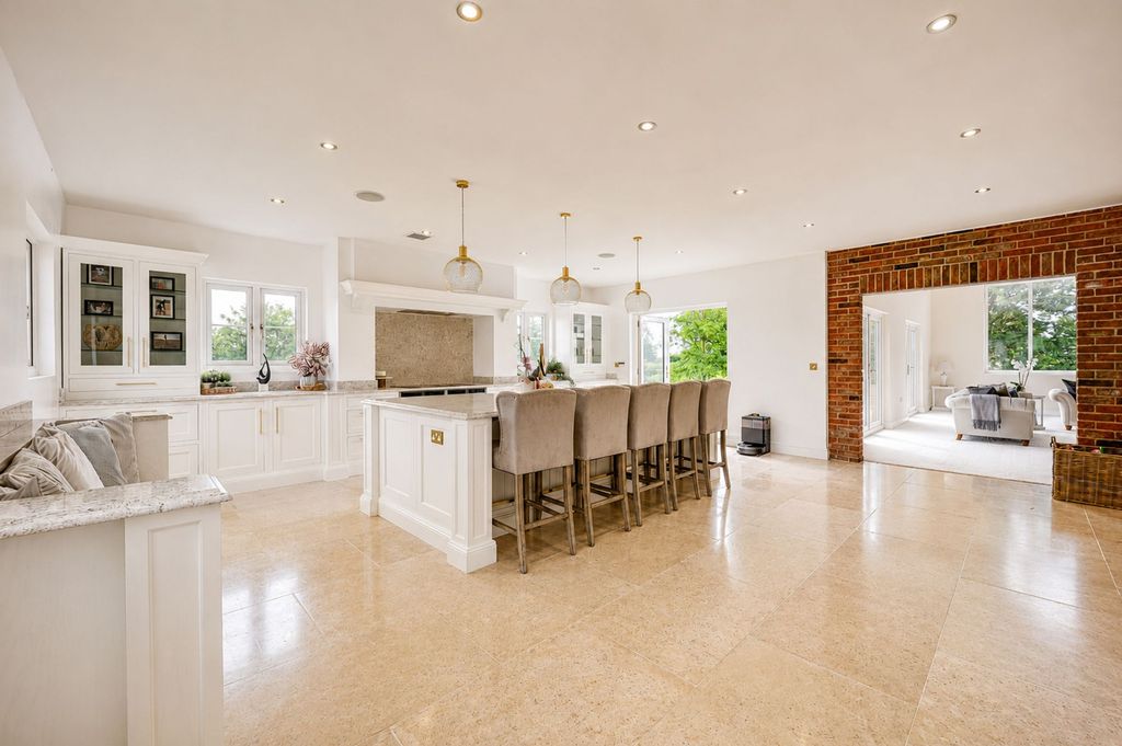 Property photo 2 of 50