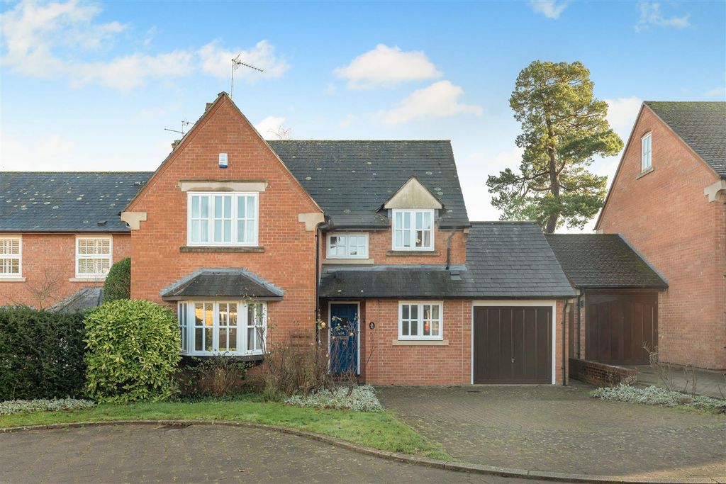 Property photo 1 of 21 20 Lake Walk, Adderbury-2.Jpg