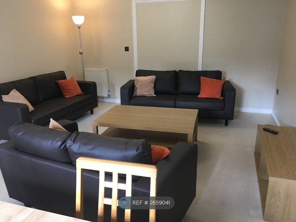 Property photo 1 of 13 Lounge