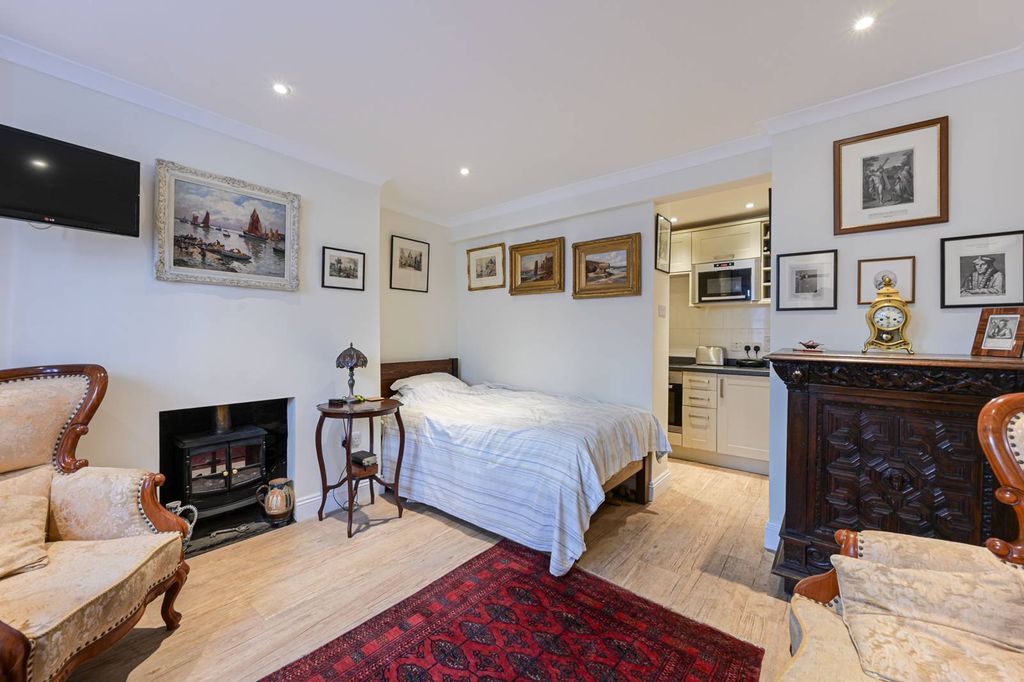 Property photo 1 of 6