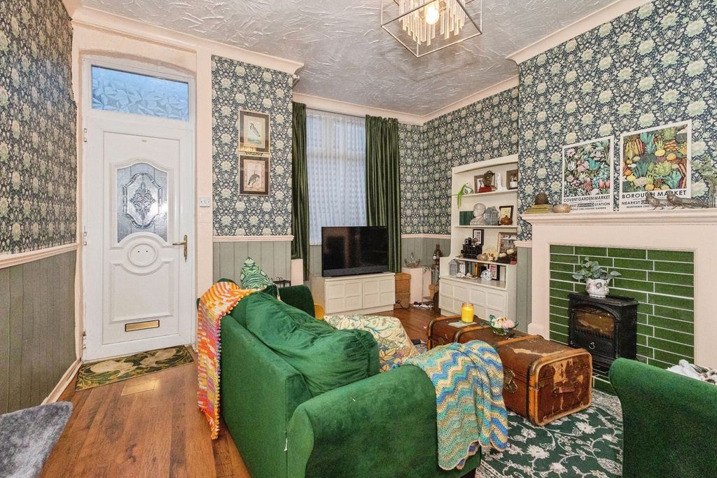 Property photo 3 of 17 Photo