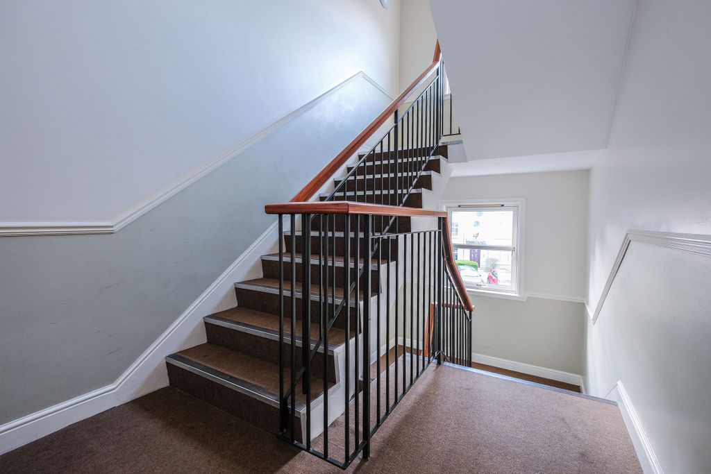 Property photo 3 of 18 Stairwell