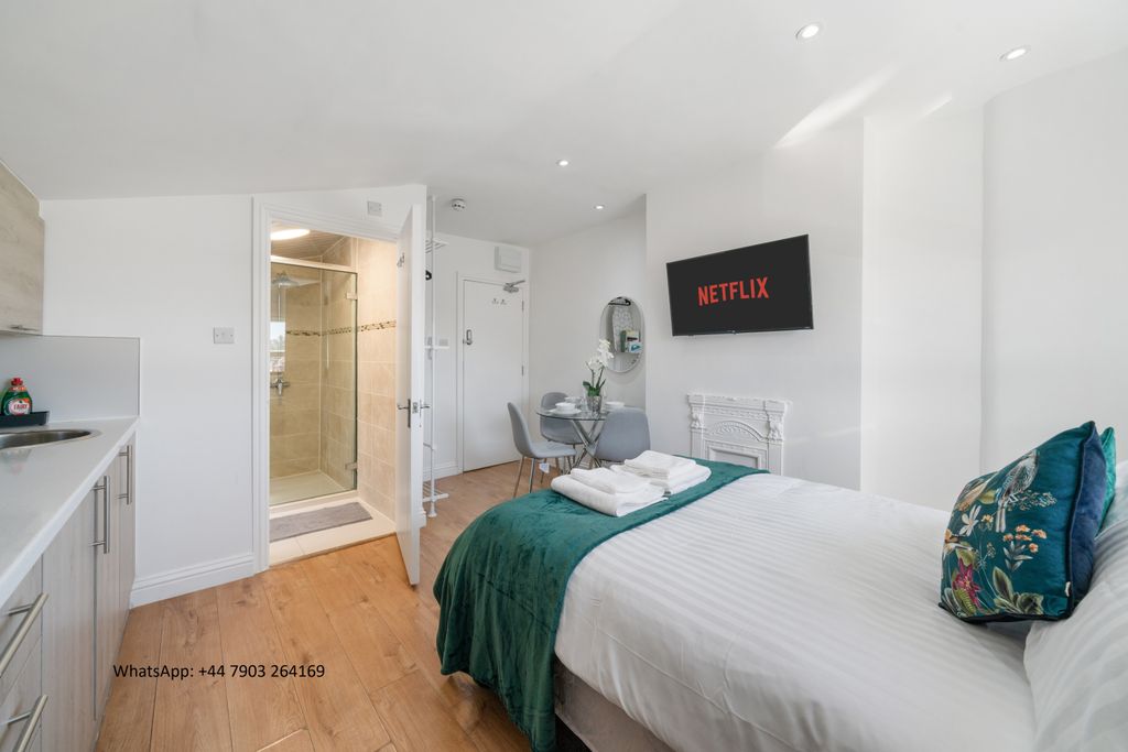 Property photo 1 of 12 Mitcham Road Sw17