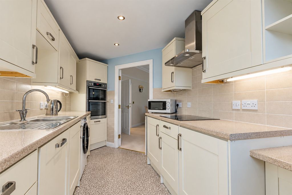 Property photo 3 of 13