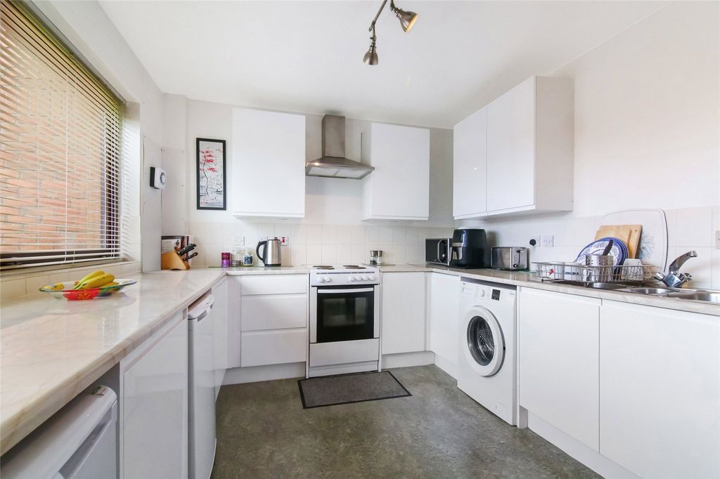 Property photo 3 of 14 Kitchen