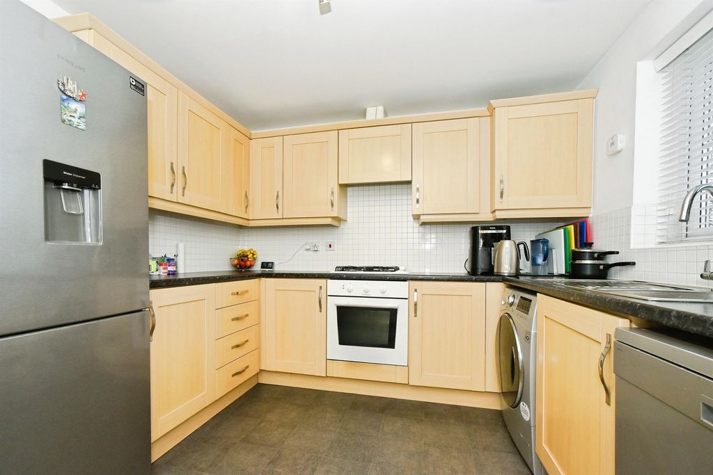 Property photo 2 of 17