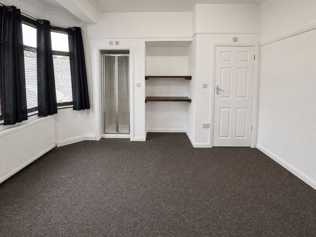 Property photo 3 of 7 Room
