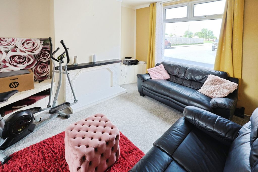 Property photo 2 of 7 Pbox-Living_Room-319324.Jpg