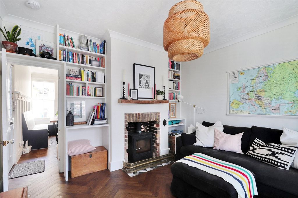 Property photo 3 of 18 Sitting Room