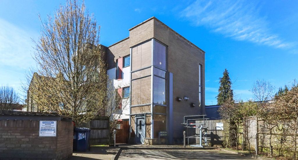 Property photo 2 of 10