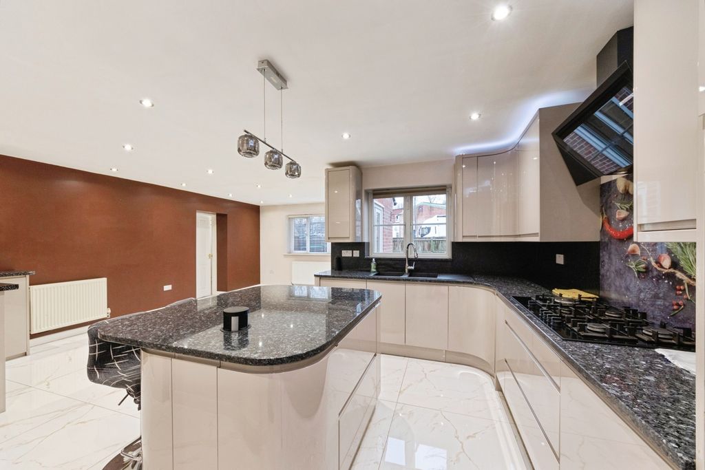 Property photo 2 of 36 Pbox-Img.Jpg