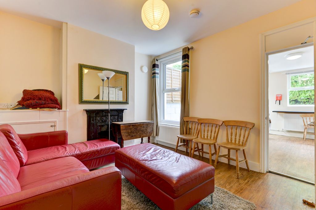 Property photo 1 of 19 Bright, Neatly Presented Living Room With A Red Le...